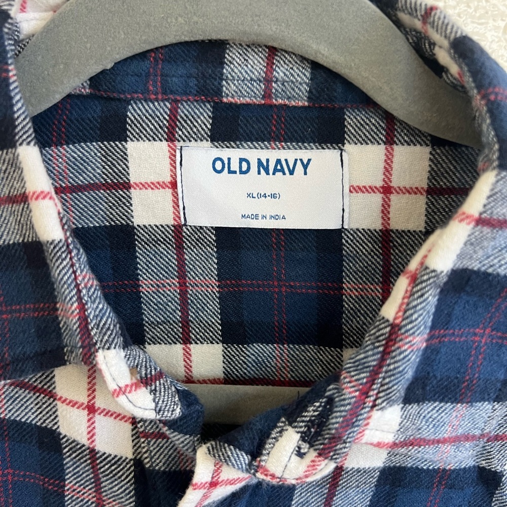 Old Navy Boys Plaid Long Sleeve Soft-Brushed Flannel Pocket Shirt size. 14-16 - Picture 3 of 4